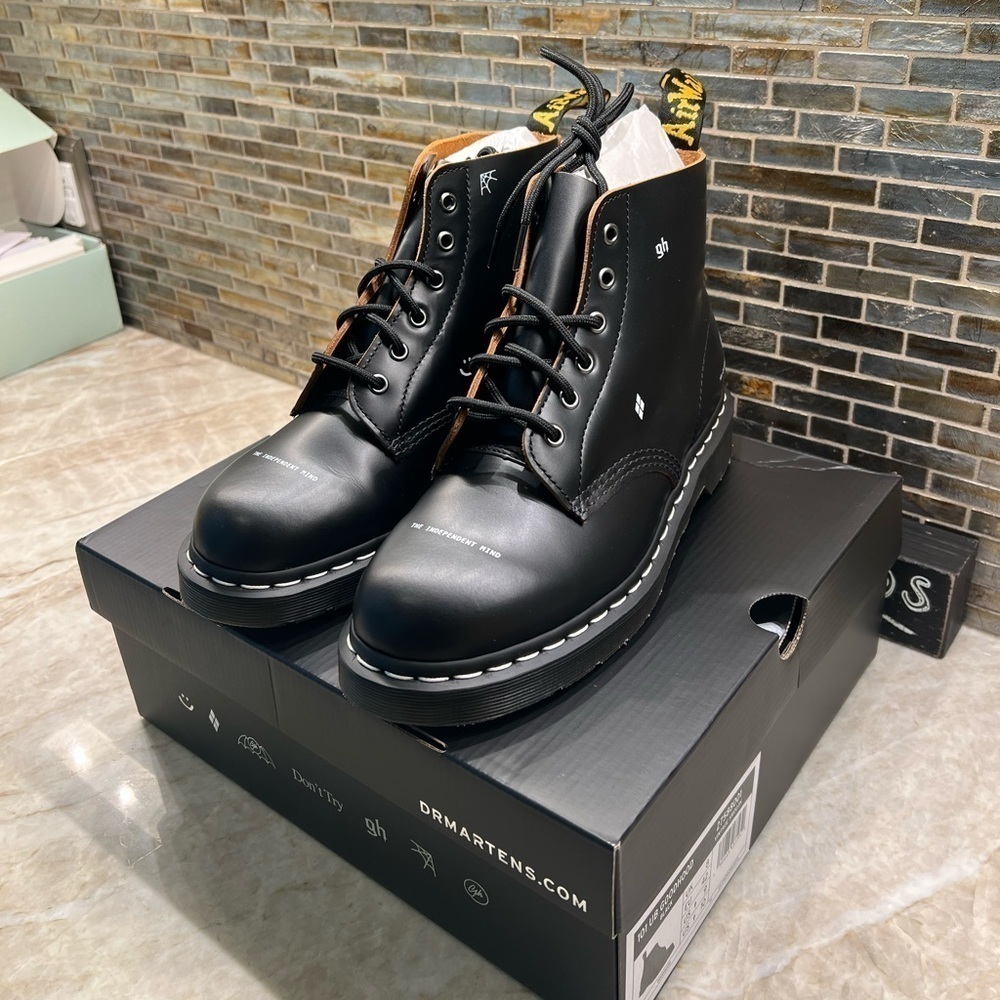 Dr. Martens x GOODHOOD 101 SMOOTH LEATHER ANKLE BOOTS - Picture 7 of 13
